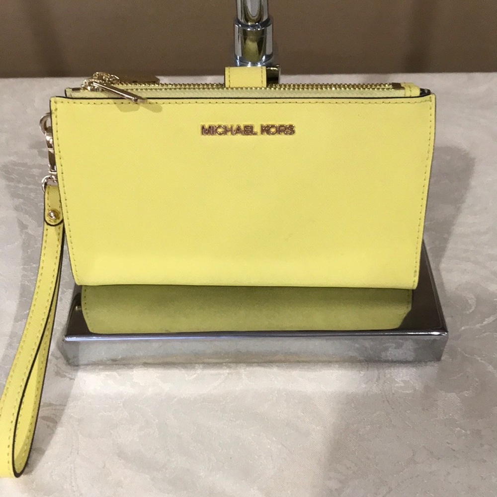 Michael Kors Wallet/Wristlet - Picture 10 of 10